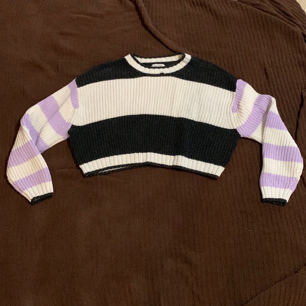 American Eagle Cropped Sweater. Medium